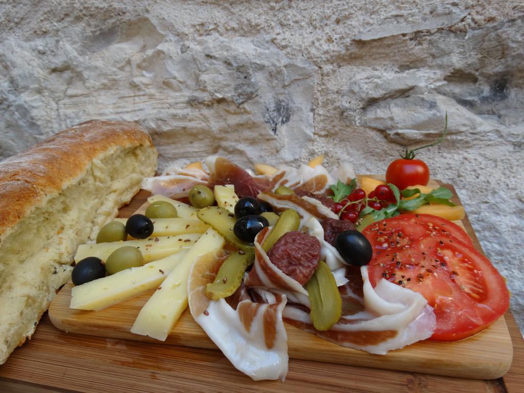 Guesthouse Pjaceta Сплит Екстериор снимка